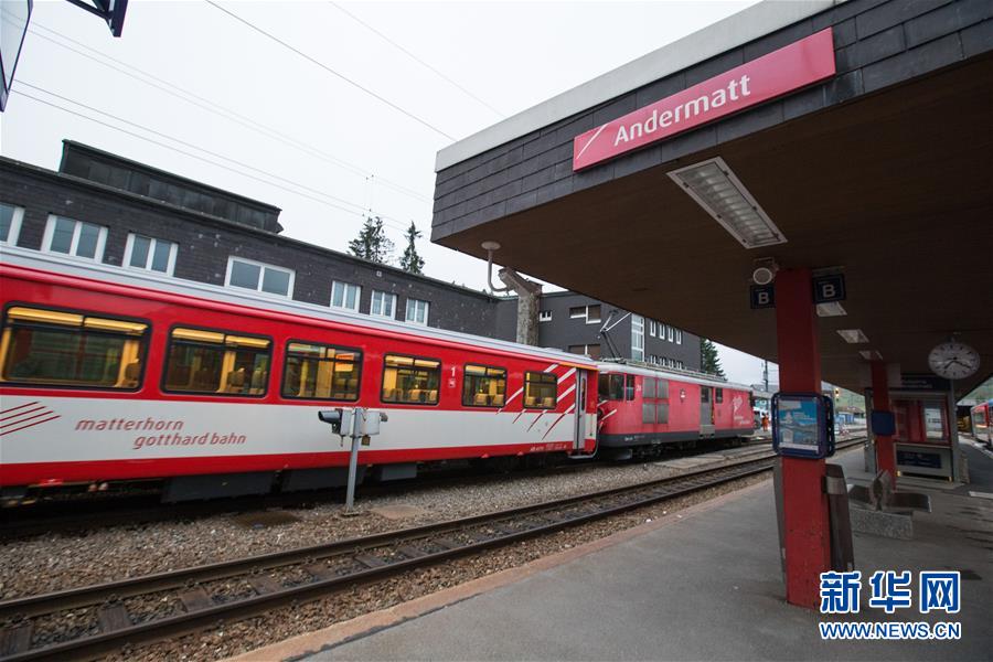 （国际）（2）瑞士两列火车相撞约30人受伤
