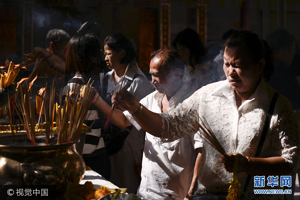 泰国华人素食节：禁酒禁肉 虔诚祈福