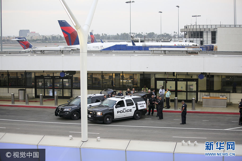 洛杉矶机场收到可疑行李 造成机场暂时