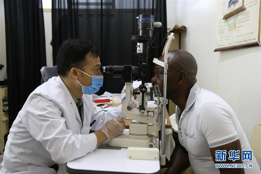 （国际）（1）中国人民解放军首批援助莫桑比克医疗专家在当地军事医院开展诊疗服务