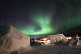 芬兰北极光活跃 吸引世界各地游客