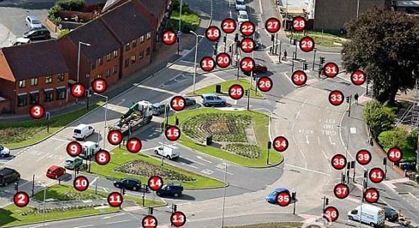 英国一小城路口共装42个红绿灯