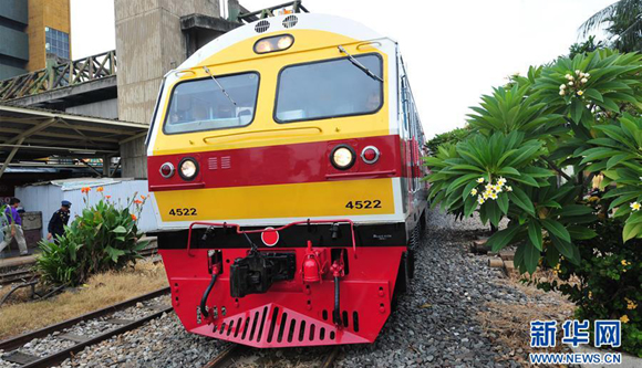中国列车在曼谷火车站投入试运营（高清）