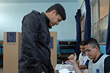 直击伊拉克警察参加议会选举提前投票【组图】