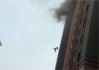 上海2名消防员被热浪吹下13楼 手拉着手坠楼殉职