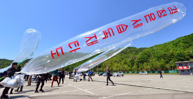 韩国用气球向朝鲜散发传单