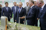 普京参观俄“进步”航天火箭中心