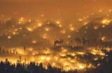 美国加州山火蔓延 数百人被迫撤离