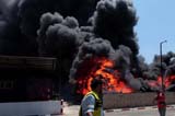 加沙唯一发电站储油仓库遭袭击起火（高清组图）