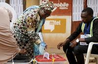 尼日利亚总统大选登场 民众进行投票环节