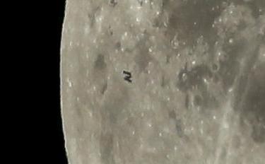 NASA发布国际空间站飞越满月画面（高清组图）
