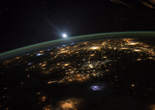 NASA宇航员在国际空间站拍摄日出 地球迎接曙光
