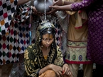 孟加拉国15岁新娘的悲惨命运 【组图】