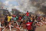 布基纳法索示威者抗议军方政变(高清组图)