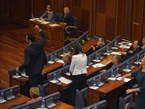 科索沃总理议会上遭"扔鸡蛋"【高清组图】