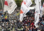 韩国民主劳总发起总罢工 与警方发生冲突（组图）