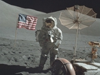 NASA发布人类首次登月照 脚印清晰可见【组图】