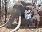 德国猎人付38万猎杀非洲“象王” 象牙重达110斤【组图】