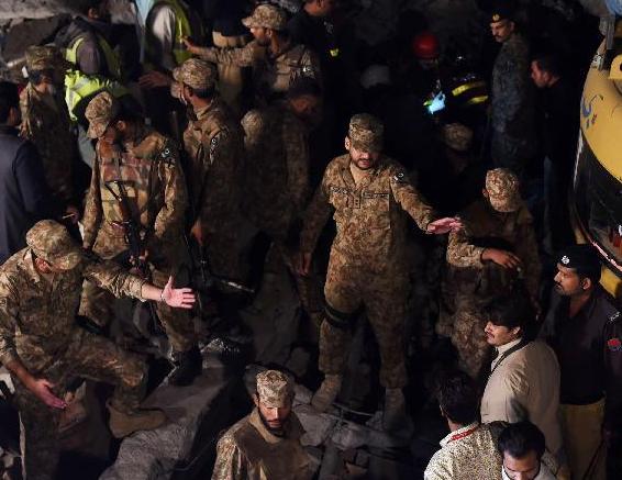 巴基斯坦一工厂大楼倒塌至少16人死亡