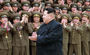 金正恩同朝鲜人民军第七次军事教育工作者大会与会者合影