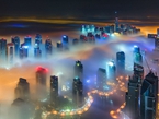 男子拍雾中的迪拜 五彩斑斓美如仙境【组图】
