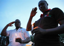 肯尼亚民众悼念遭袭遇难士兵（组图）