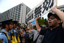 日本东京数千人抗议日本政府推行集体自卫权（图）