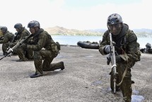 日本自卫队成立60周年 日美举行“夺岛”训练(组图)