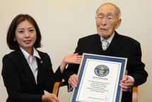 日本111岁老人百井盛成世界最长寿男性