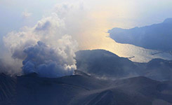 日本鹿儿岛火山喷发 居民被要求离岛(组图)