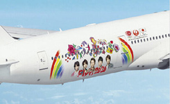 大野智设计的“JAL机体图案”亮相仪式举行 “岚”成员齐捧场