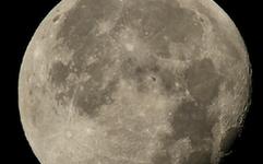 NASA发布国际空间站飞越满月画面(组图)