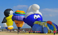 日本佐贺国际热气球节吸引数十万看客