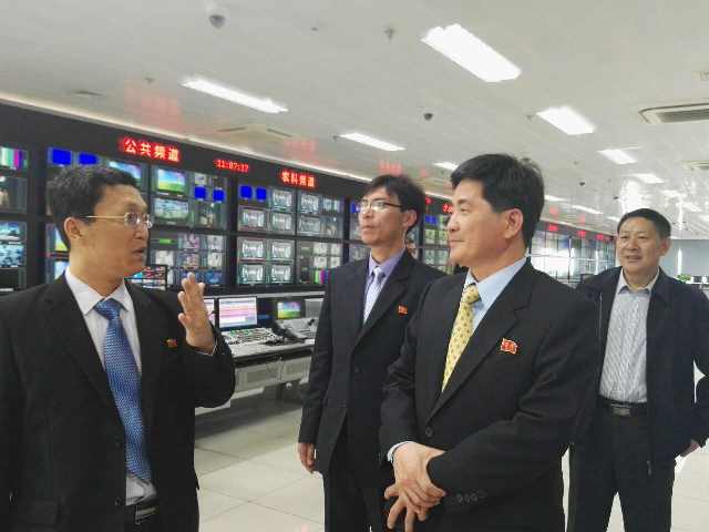 朝鲜新闻代表团结束访华回国